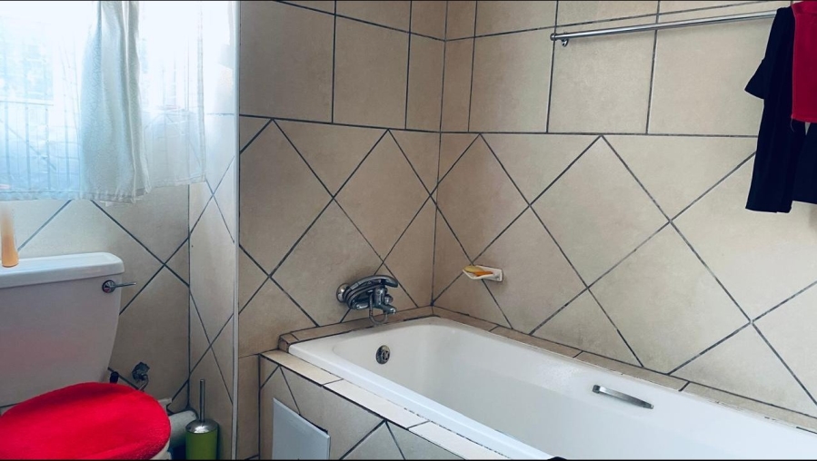 2 Bedroom Property for Sale in Halfway House Gauteng