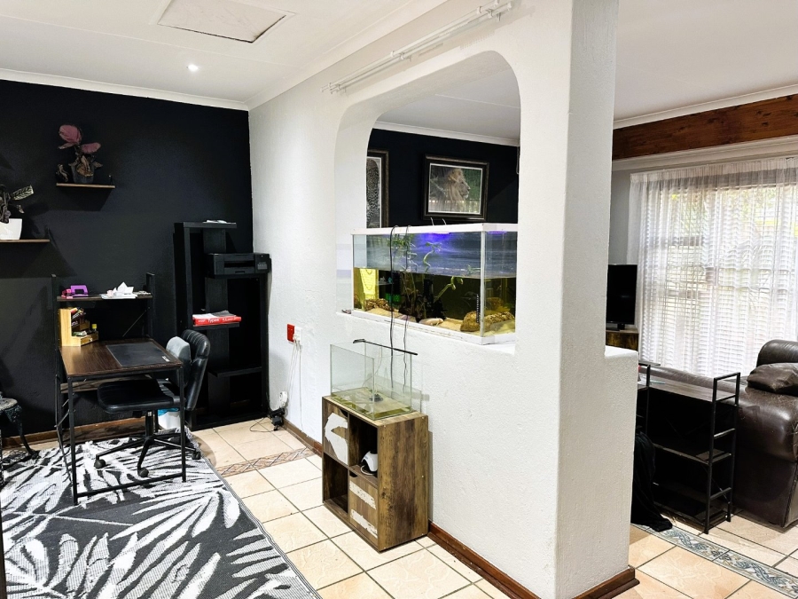 To Let 3 Bedroom Property for Rent in Northwold Gauteng