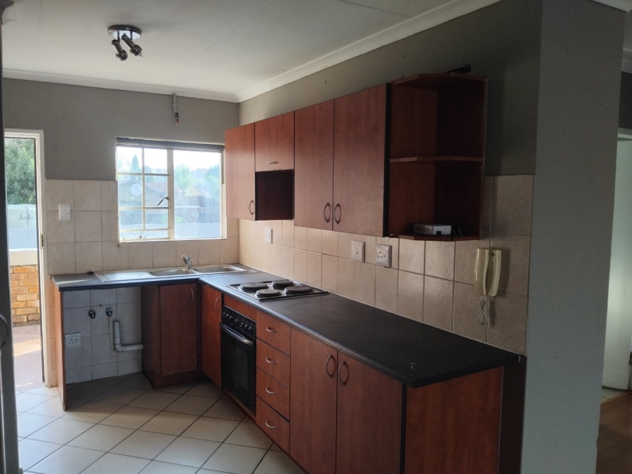 To Let 2 Bedroom Property for Rent in Vorna Valley Gauteng