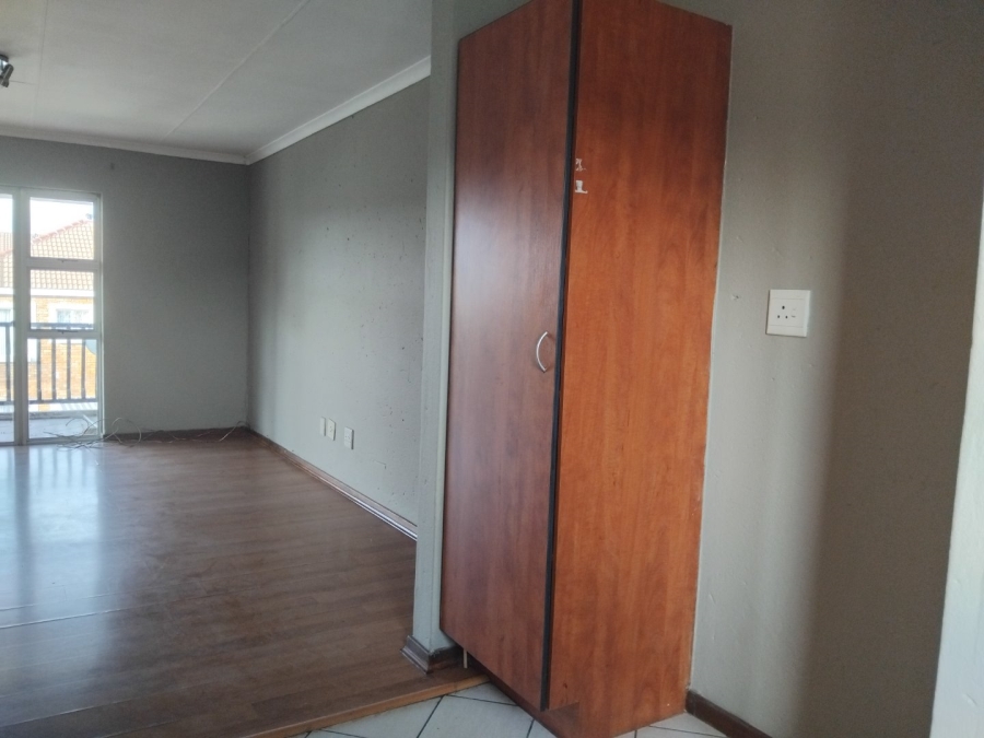 To Let 2 Bedroom Property for Rent in Vorna Valley Gauteng