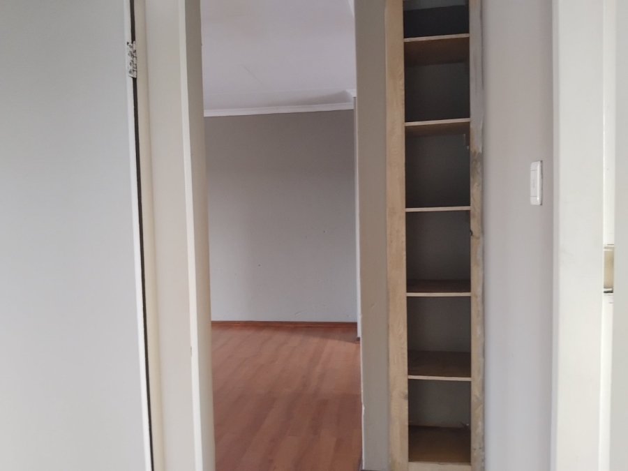 To Let 2 Bedroom Property for Rent in Vorna Valley Gauteng