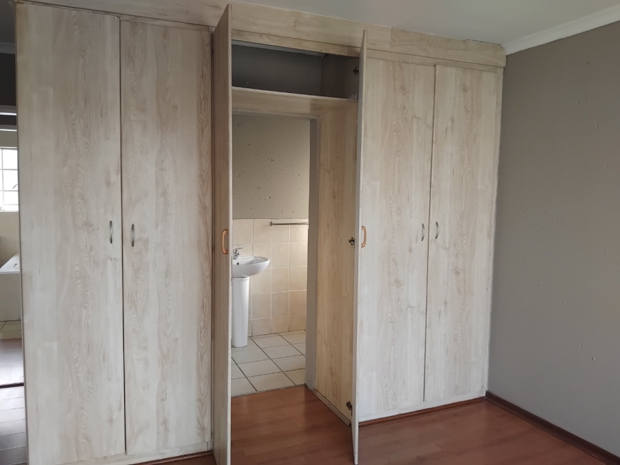 To Let 2 Bedroom Property for Rent in Vorna Valley Gauteng