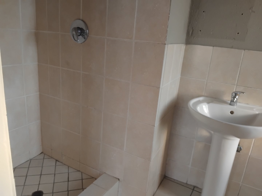 To Let 2 Bedroom Property for Rent in Vorna Valley Gauteng