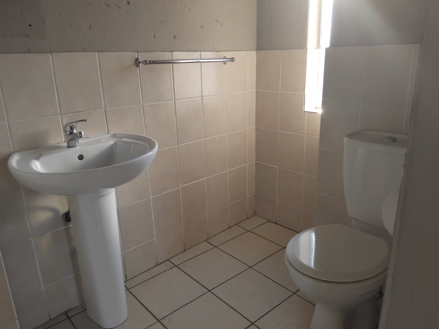 To Let 2 Bedroom Property for Rent in Vorna Valley Gauteng