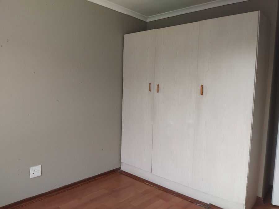 To Let 2 Bedroom Property for Rent in Vorna Valley Gauteng