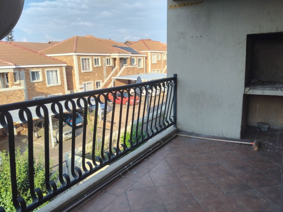 To Let 2 Bedroom Property for Rent in Vorna Valley Gauteng