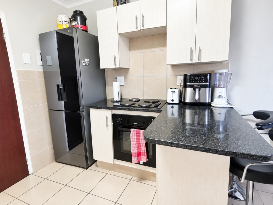 To Let 2 Bedroom Property for Rent in Noordwyk Gauteng