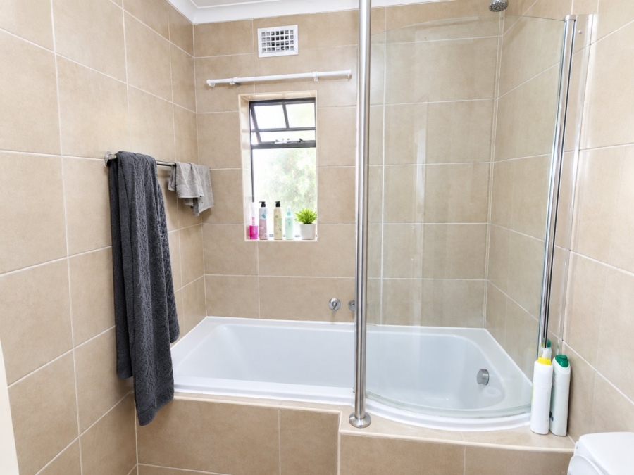 To Let 2 Bedroom Property for Rent in Noordwyk Gauteng