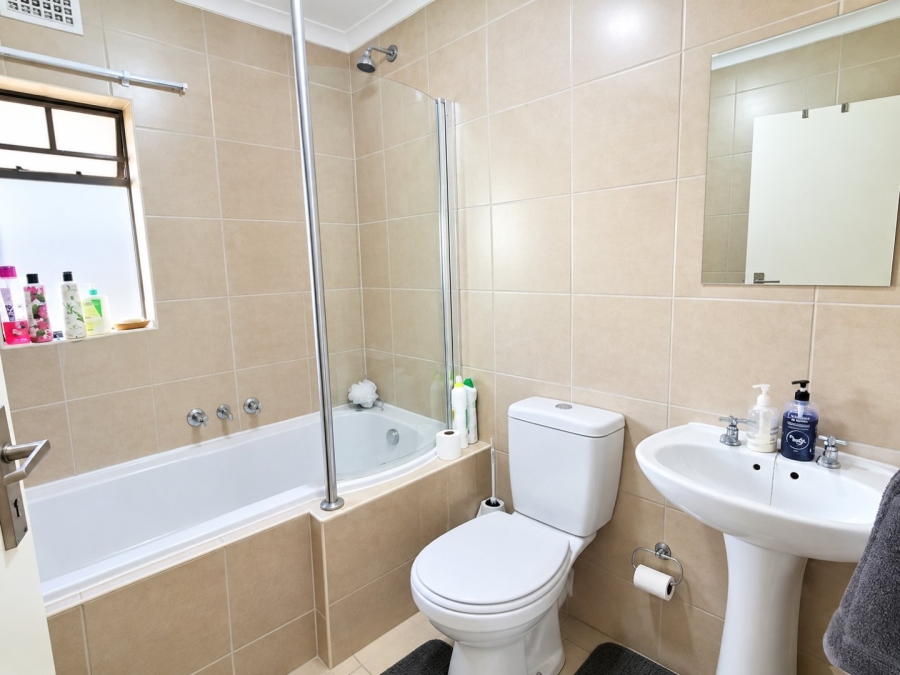 To Let 2 Bedroom Property for Rent in Noordwyk Gauteng