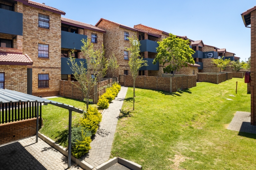 To Let 2 Bedroom Property for Rent in Noordwyk Gauteng