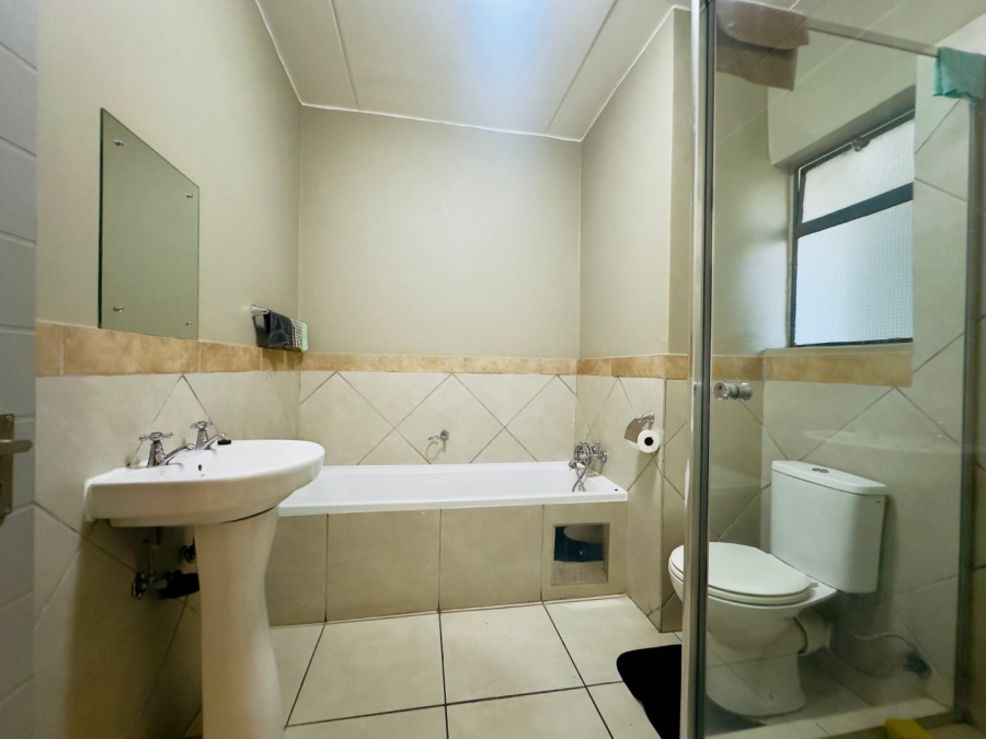 2 Bedroom Property for Sale in Glen Austin Gauteng