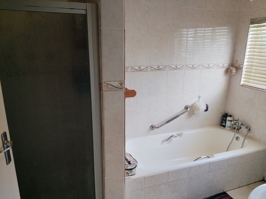 4 Bedroom Property for Sale in Rensburg Gauteng
