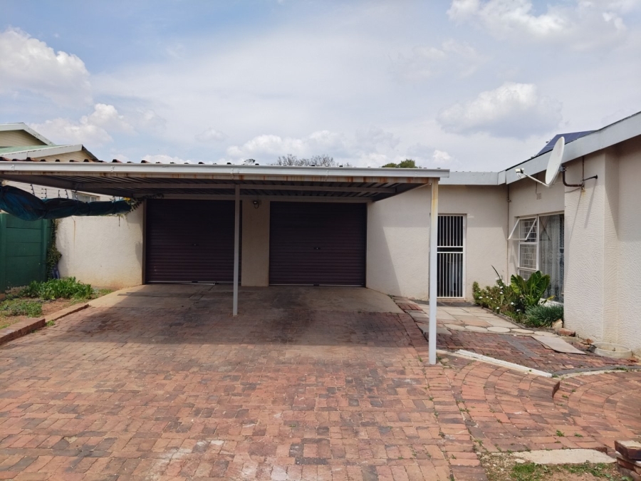 4 Bedroom Property for Sale in Rensburg Gauteng
