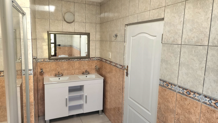 5 Bedroom Property for Sale in Kyalami Gauteng