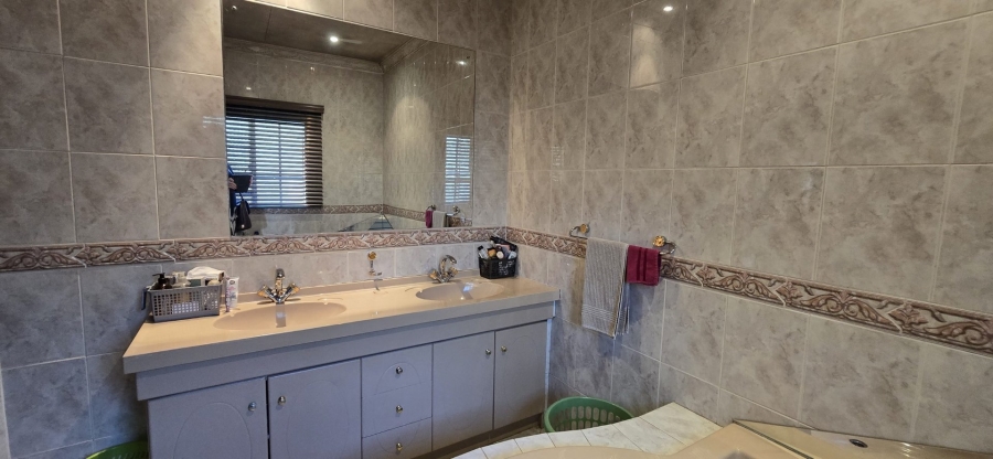 6 Bedroom Property for Sale in Amandasig Gauteng