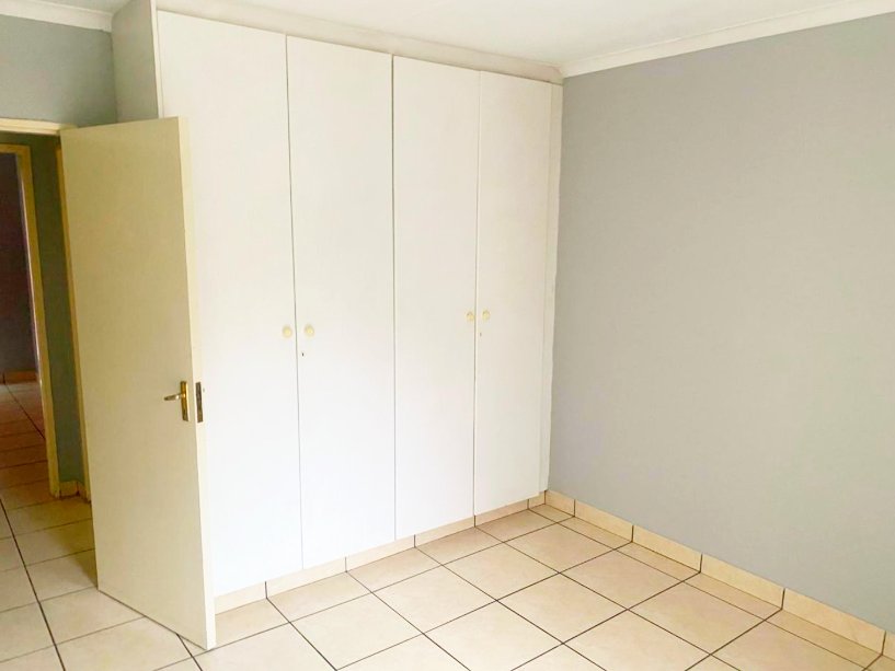 2 Bedroom Property for Sale in Oakdene Gauteng