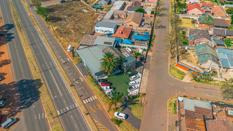 Commercial Property for Sale in Rhodesfield Gauteng