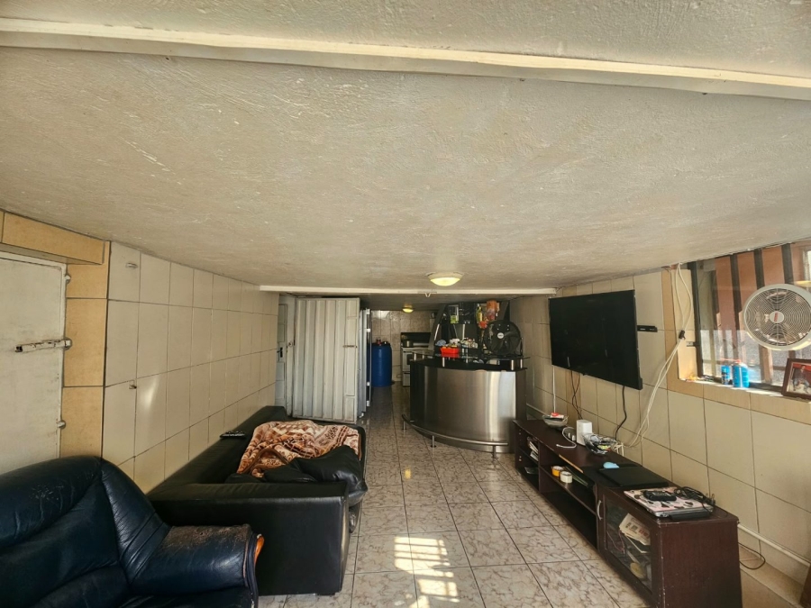 7 Bedroom Property for Sale in Orange Grove Gauteng