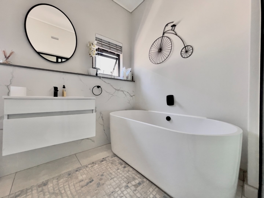 To Let 2 Bedroom Property for Rent in The Polofields Gauteng