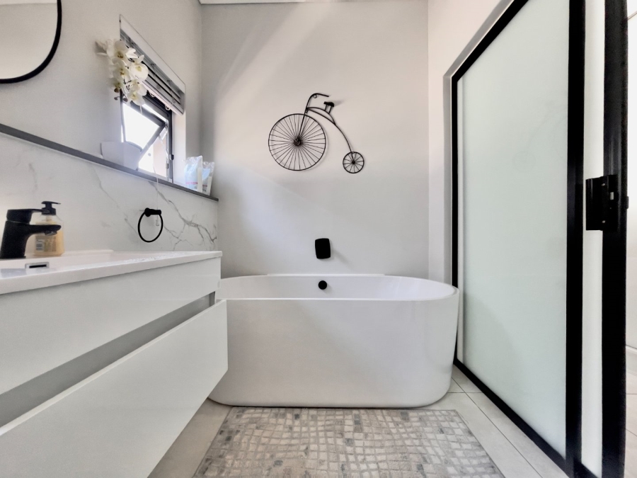 To Let 2 Bedroom Property for Rent in The Polofields Gauteng