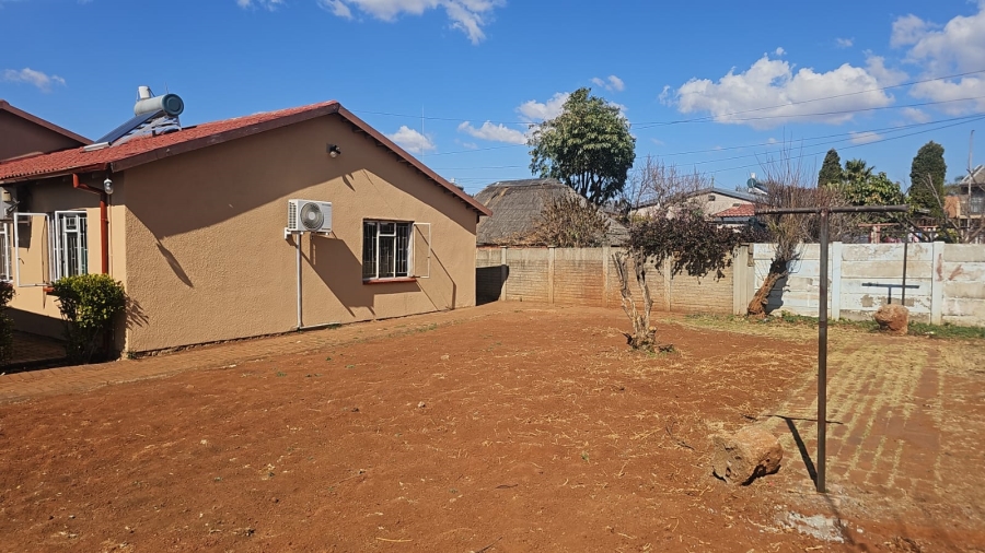 3 Bedroom Property for Sale in Lenasia Ext 11 Gauteng