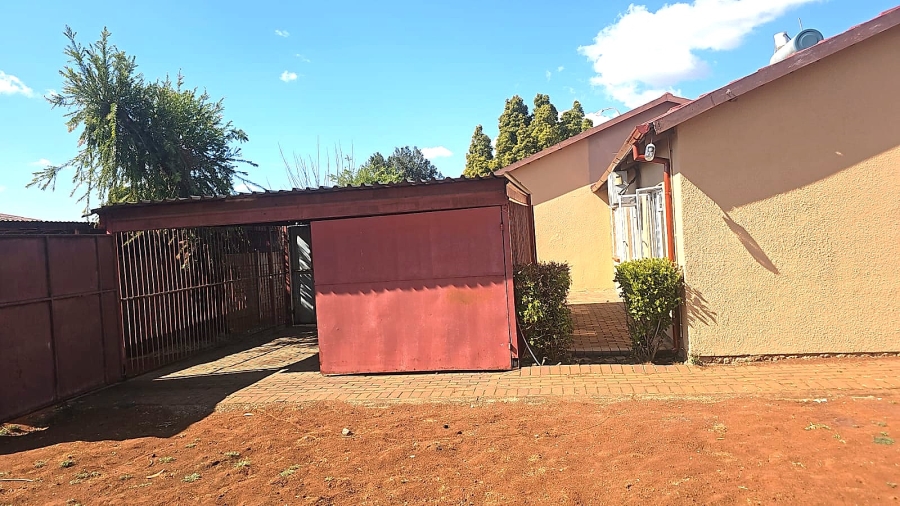 3 Bedroom Property for Sale in Lenasia Ext 11 Gauteng