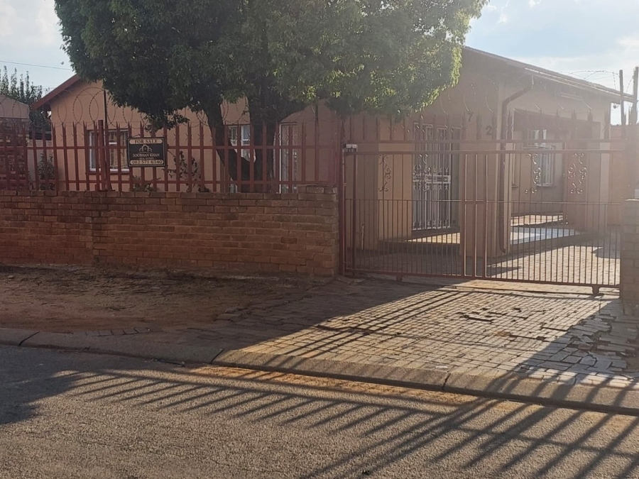 3 Bedroom Property for Sale in Lenasia Ext 11 Gauteng