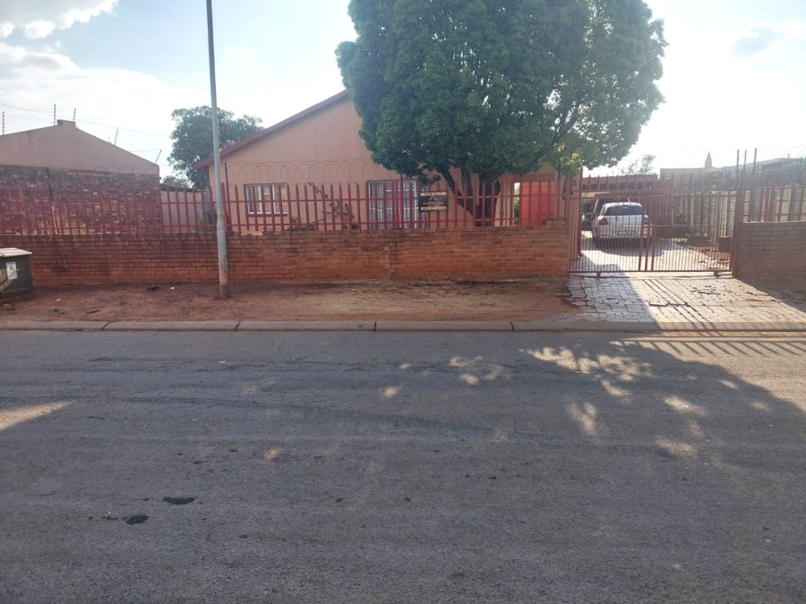 3 Bedroom Property for Sale in Lenasia Ext 11 Gauteng