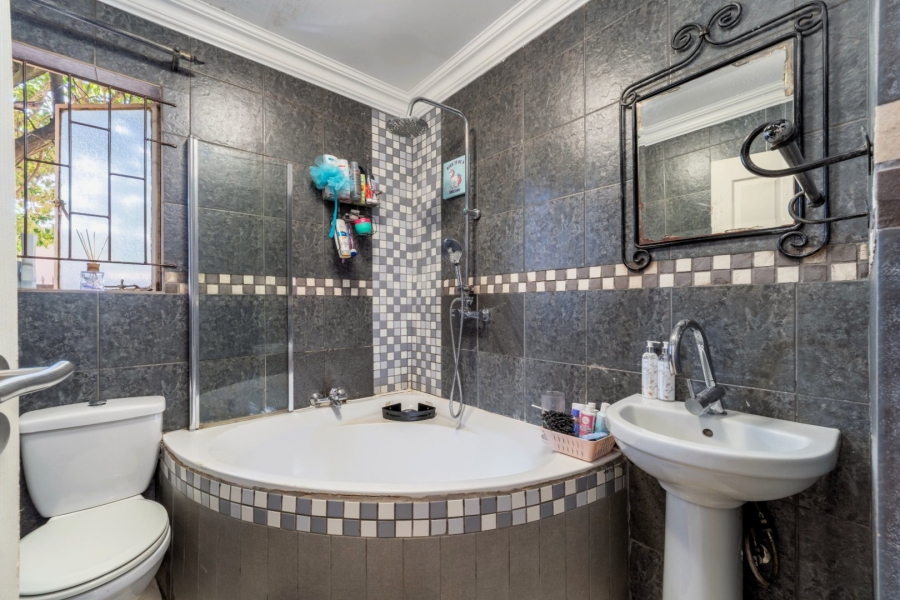 To Let 3 Bedroom Property for Rent in Northwold Gardens Gauteng