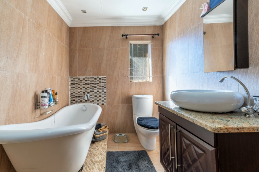 To Let 3 Bedroom Property for Rent in Northwold Gardens Gauteng