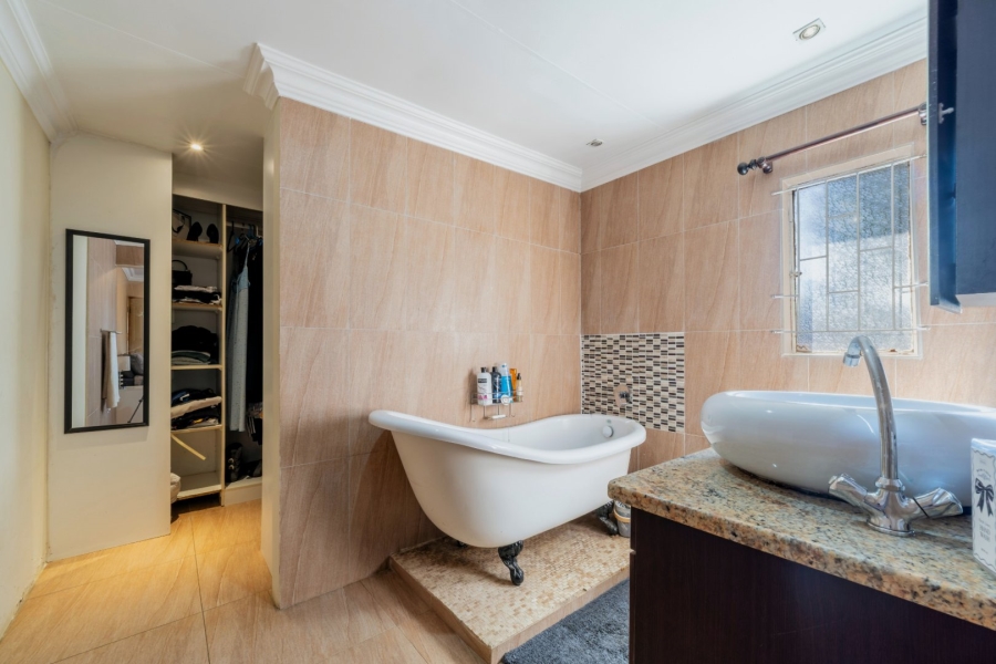 To Let 3 Bedroom Property for Rent in Northwold Gardens Gauteng