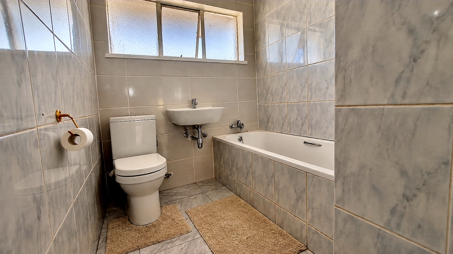 3 Bedroom Property for Sale in Three Rivers Proper Gauteng