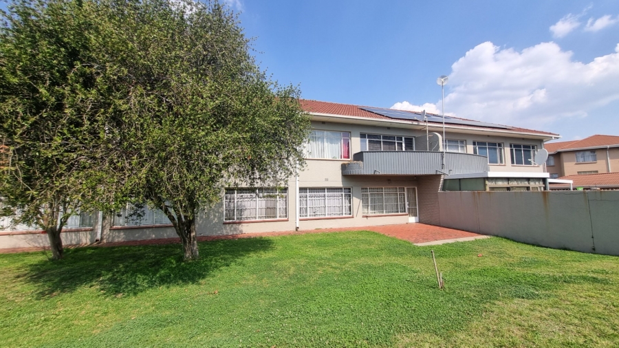 3 Bedroom Property for Sale in Three Rivers Proper Gauteng