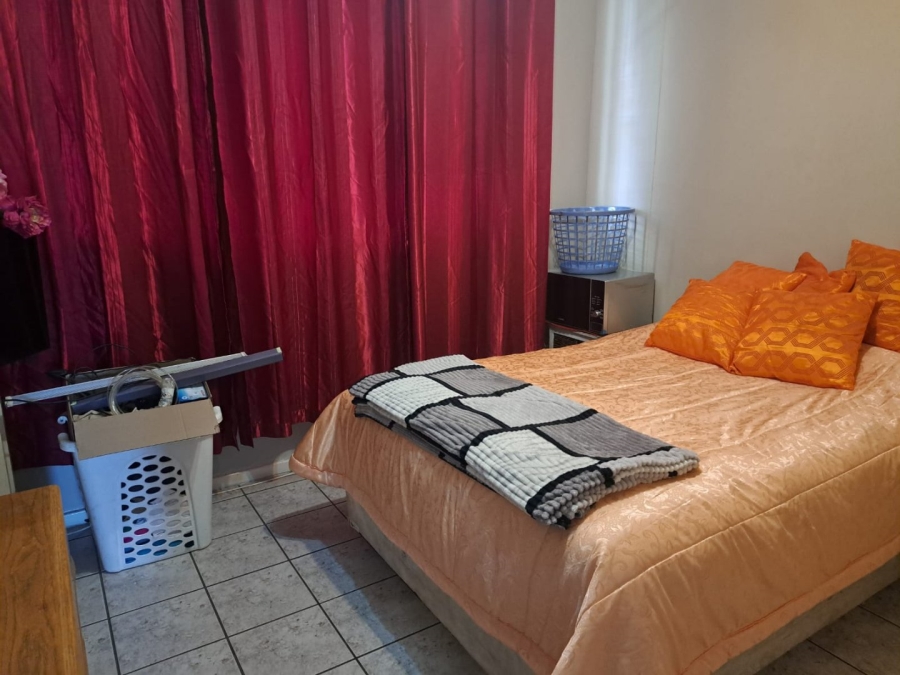 2 Bedroom Property for Sale in La Montagne Gauteng
