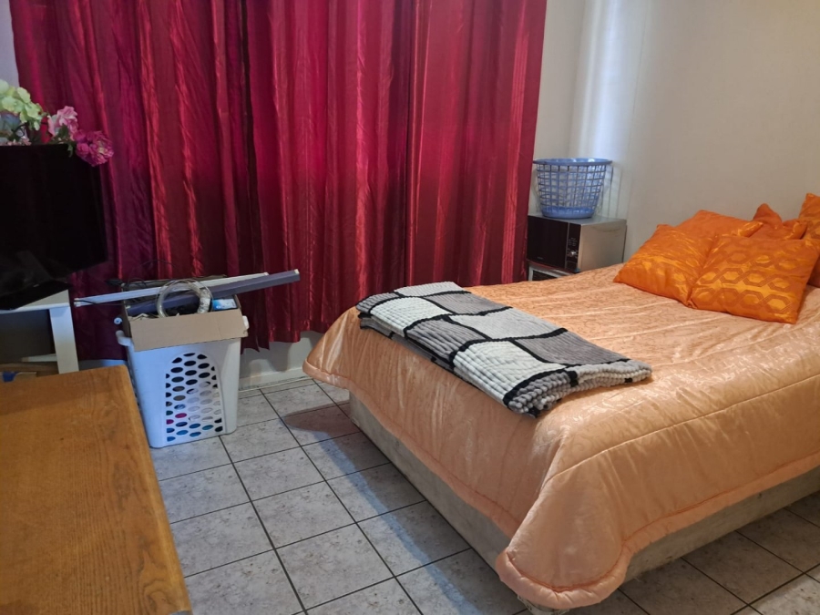 2 Bedroom Property for Sale in La Montagne Gauteng