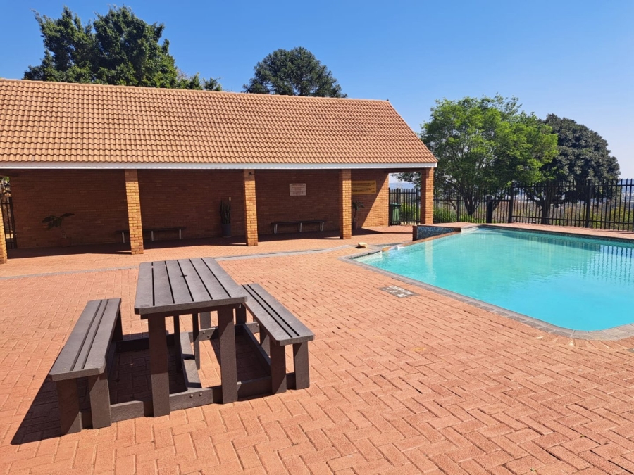 2 Bedroom Property for Sale in La Montagne Gauteng