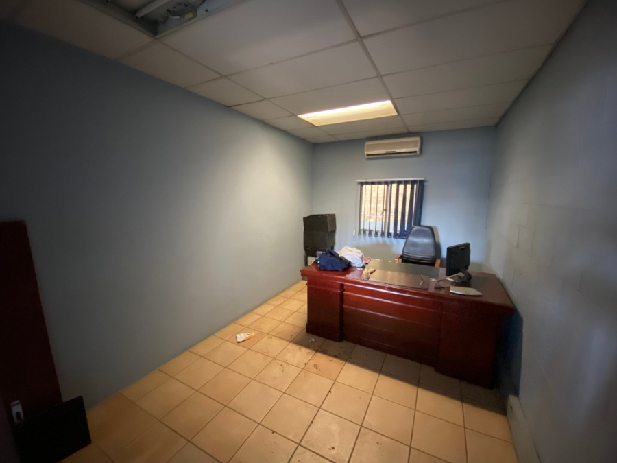 To Let Commercial Property for Rent in Driehoek Gauteng
