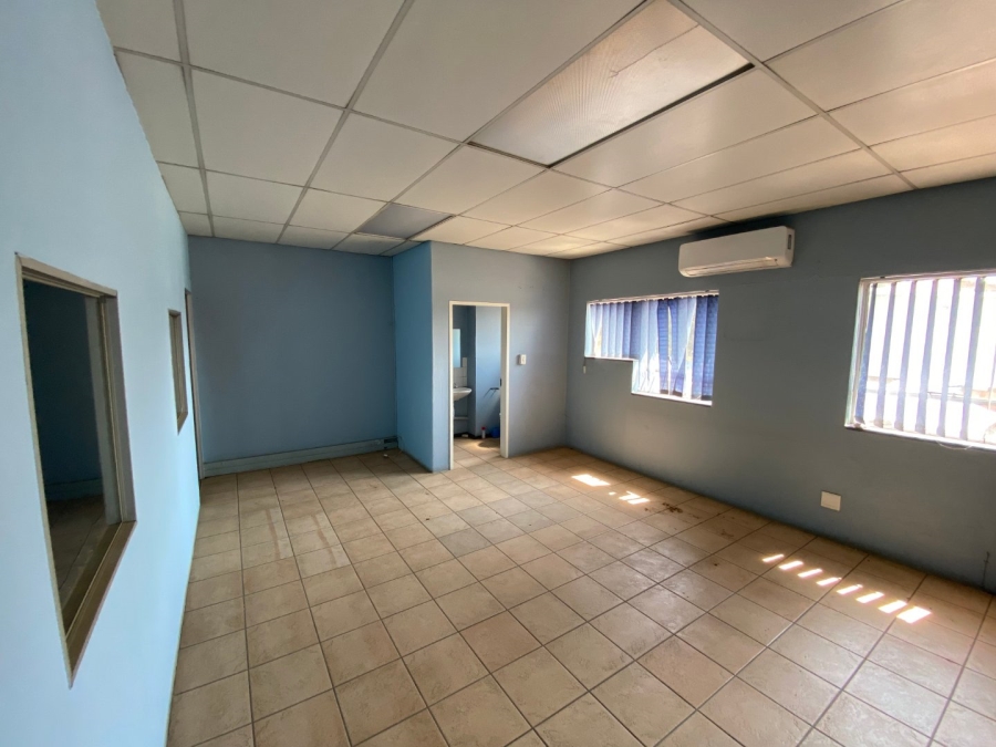 To Let Commercial Property for Rent in Driehoek Gauteng