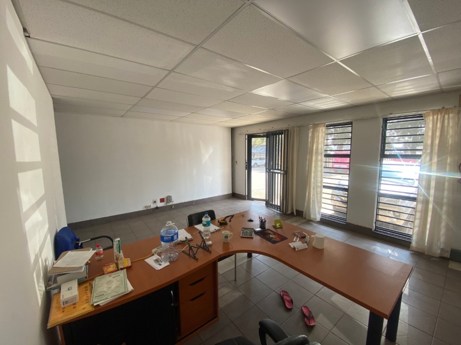 To Let Commercial Property for Rent in Driehoek Gauteng