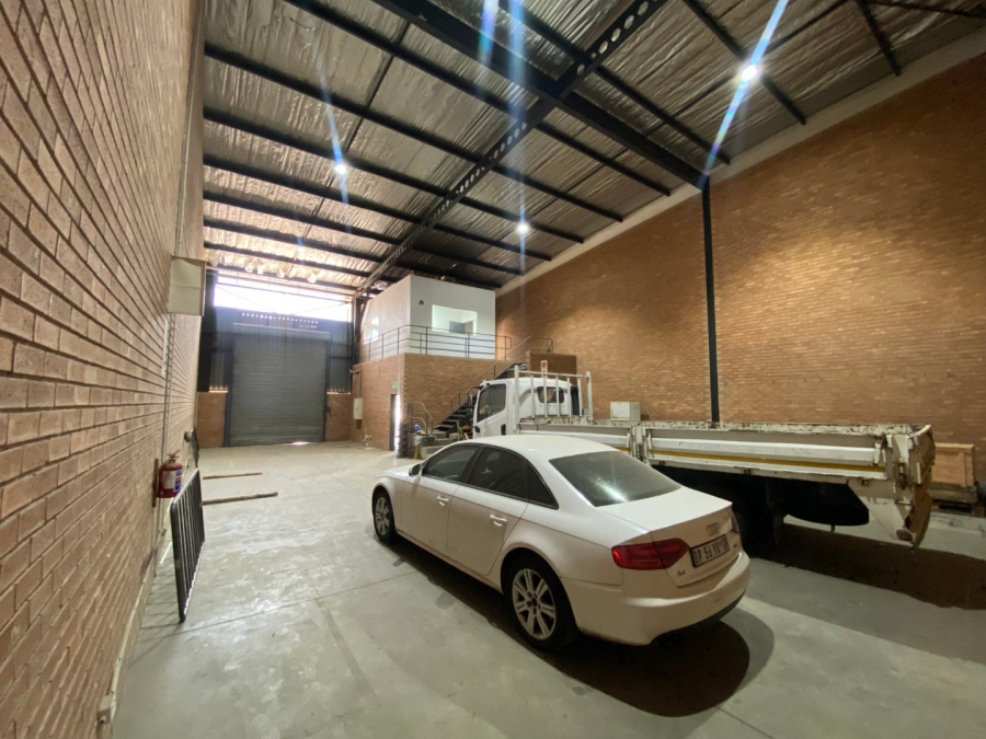 To Let Commercial Property for Rent in Driehoek Gauteng