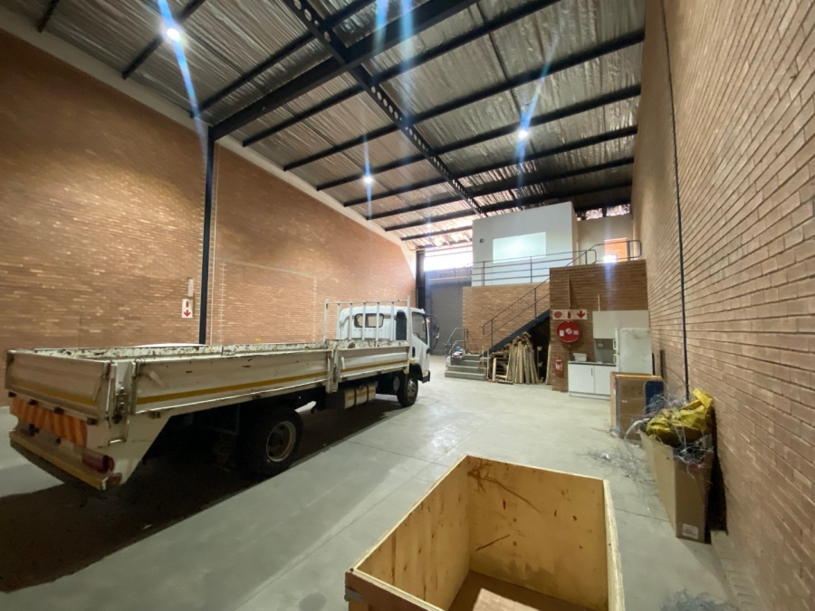 To Let Commercial Property for Rent in Driehoek Gauteng