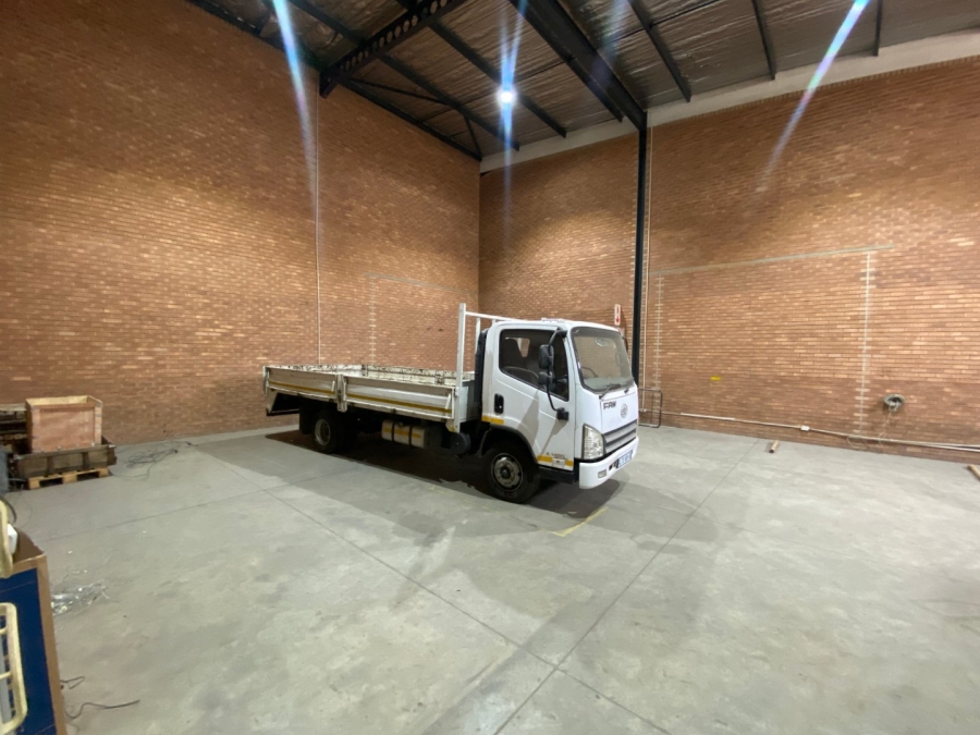 To Let Commercial Property for Rent in Driehoek Gauteng