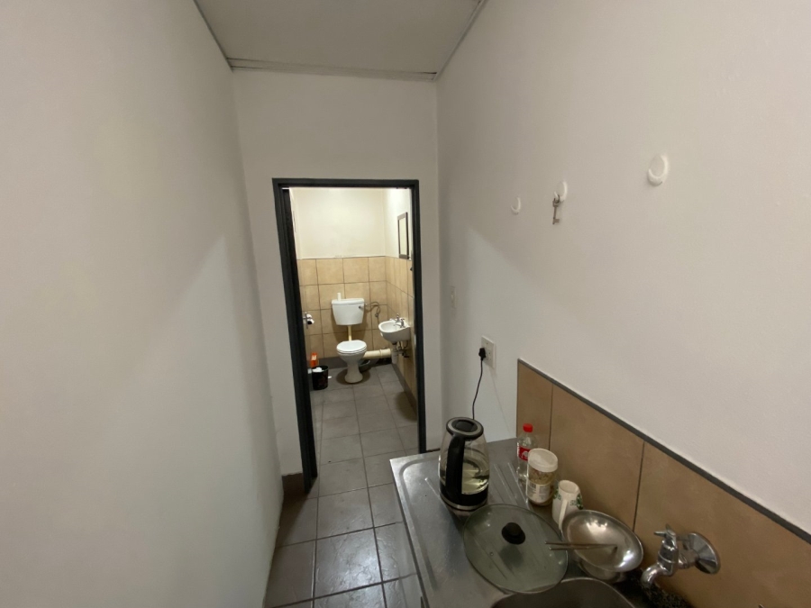 To Let Commercial Property for Rent in Driehoek Gauteng