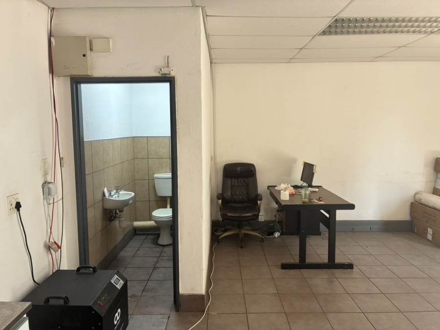 To Let Commercial Property for Rent in Driehoek Gauteng