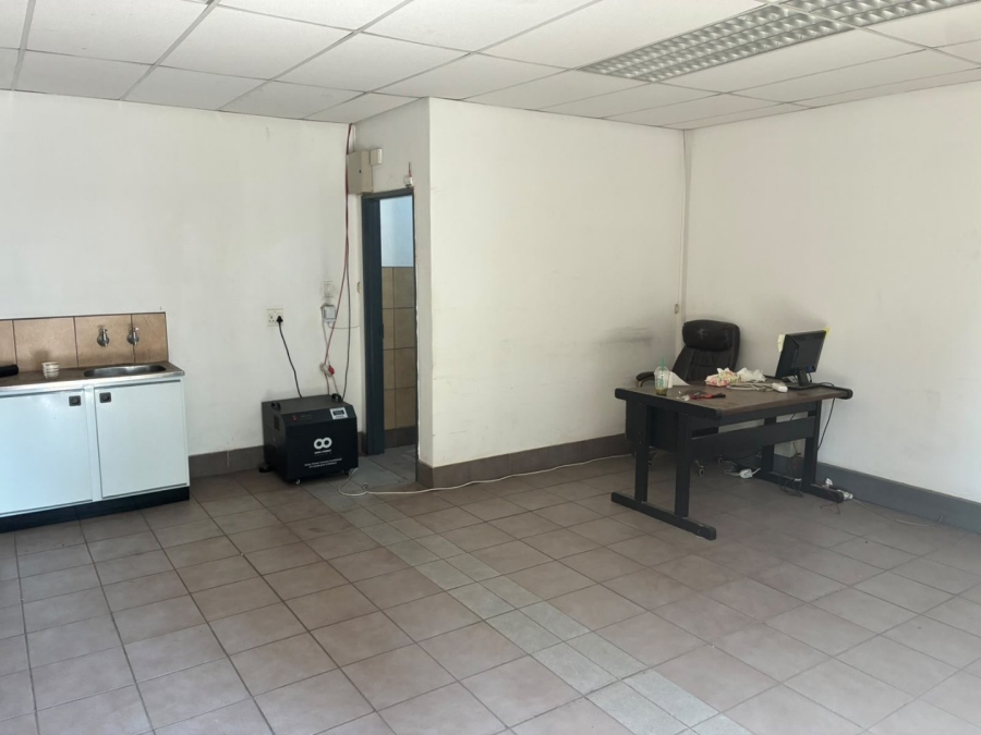 To Let Commercial Property for Rent in Driehoek Gauteng
