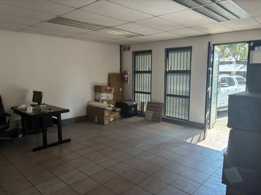To Let Commercial Property for Rent in Driehoek Gauteng