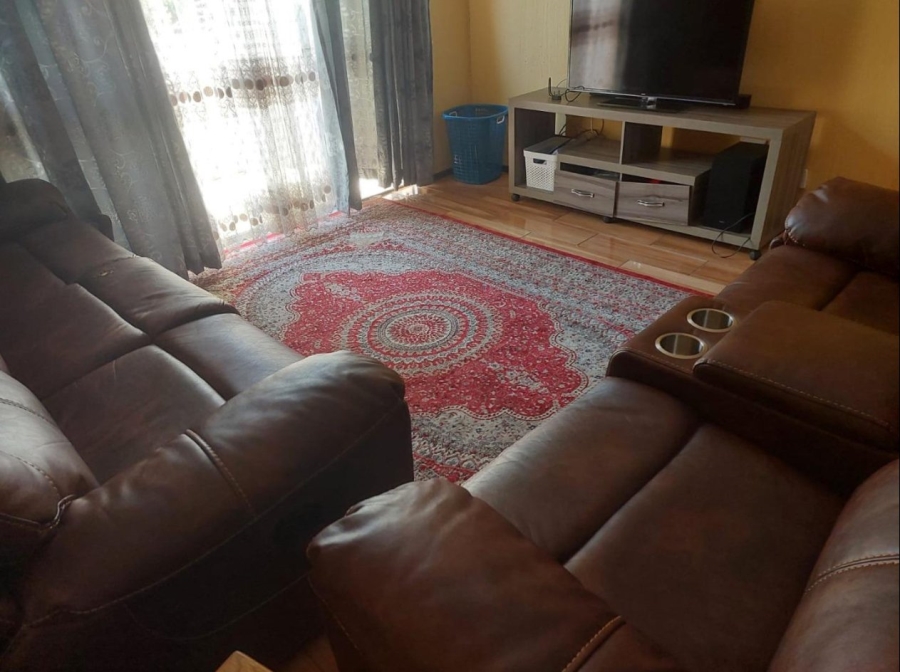 2 Bedroom Property for Sale in Vorna Valley Gauteng