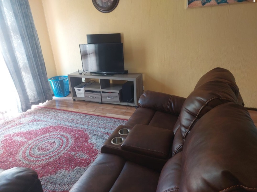 2 Bedroom Property for Sale in Vorna Valley Gauteng