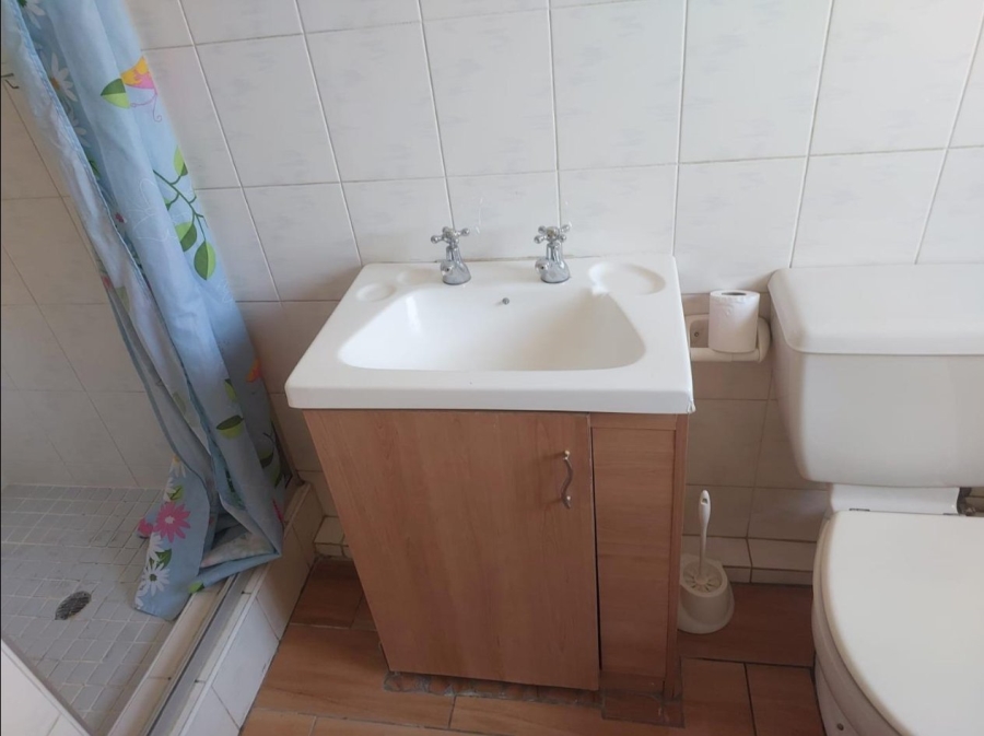 2 Bedroom Property for Sale in Vorna Valley Gauteng