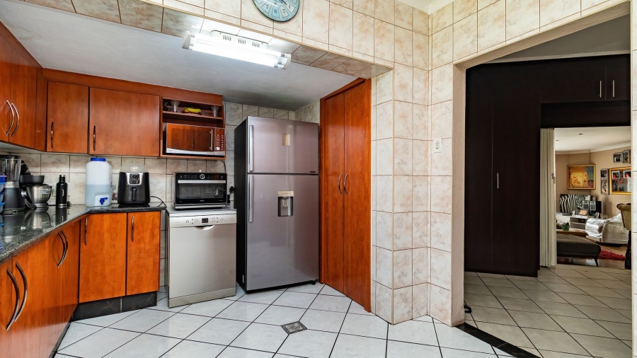 4 Bedroom Property for Sale in Edenvale Central Gauteng